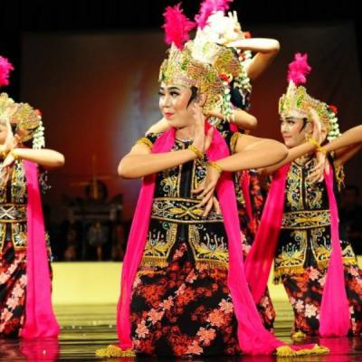 Gambar Siswa Belajar Tarian Adat